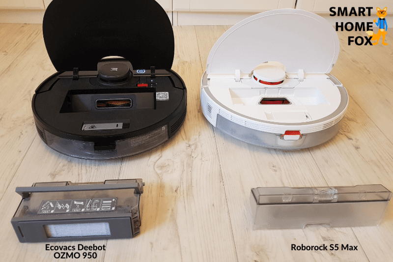 Пылесборники Roborock S5 Max и Ecovacs Deebot OZMO 950 стоят рядом на полу.